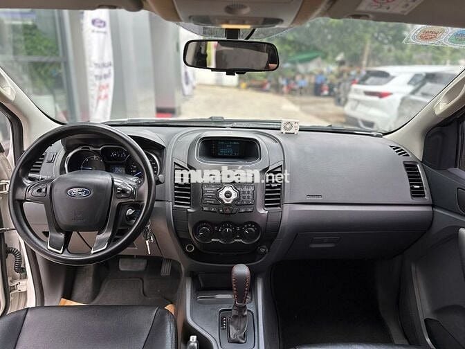 Xe bán tải nhập Thái đời 2015 màu trắng cty XHĐ