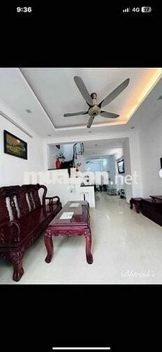 nhà 3 tầng 48 mét vuông 3 phòng ngủ đường Thống nhẩt khu yên tĩnh. giấ