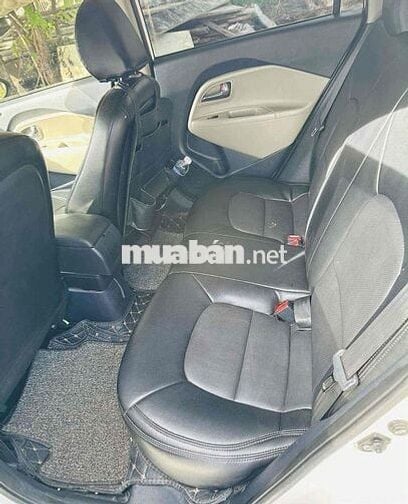 Kia Rio 2015 1.4 AT Sedan - 135000 km