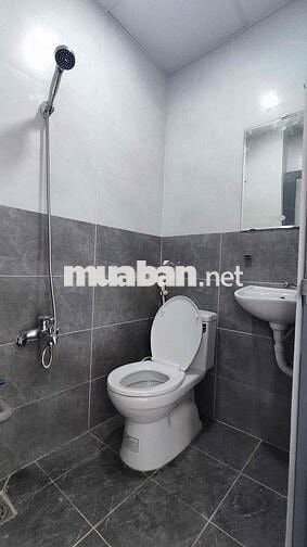 Phòng có sẵn máy lạnh, kệ bếp, sạch sẽ, thoáng mát, sát cầu chữ Y,..