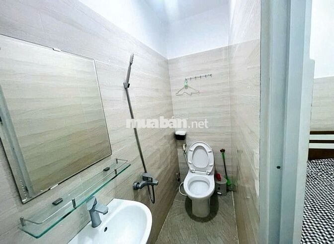 PHÒNG TRỌ GIÁ RẺ CÓ NƯỚC NÓNG LẠNH ĐƯỜNG BÙI VĂN NGỮ