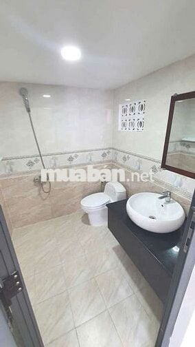 PHÒNG ĐẸP BAN CÔNG GIÁP QUẬN 10 - GẦN ETOWN CỘNG HOÀ GIÁ RẺ