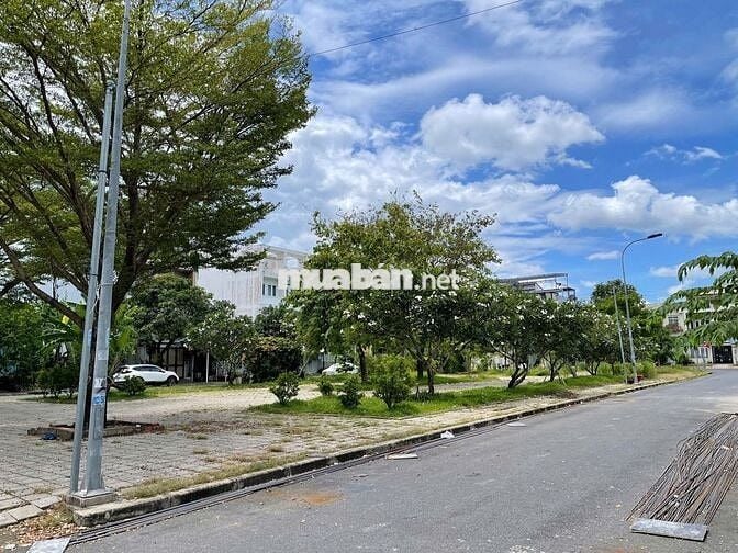 - Giáp Q7 , View công viên, rộng, thoáng. Giá 2.7tr Có  Máy Lạnh