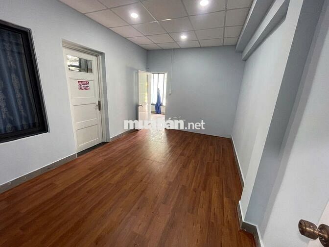 - Giáp Q7 , View công viên, rộng, thoáng. Giá 2.7tr Có  Máy Lạnh