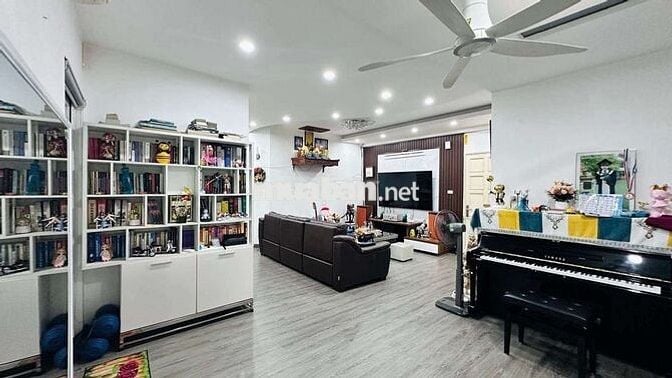 Bán căn hộ 113m gồm 3pn, 2wc. Tòa 137 Nguyễn Ngọc Vũ