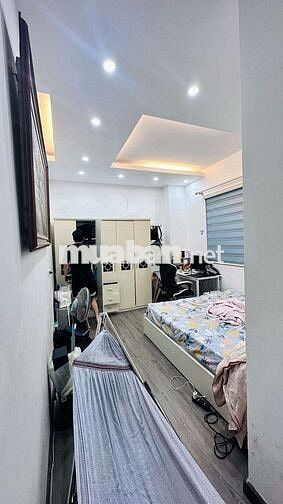 Bán căn hộ 113m gồm 3pn, 2wc. Tòa 137 Nguyễn Ngọc Vũ