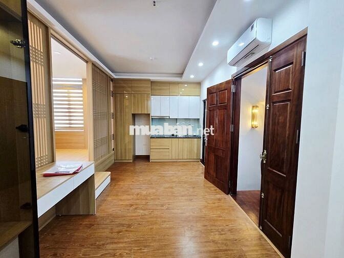 Nhờ các sale kết nối. Cho thuê căn hộ 690 Lạc Long Quân Tây Hồ