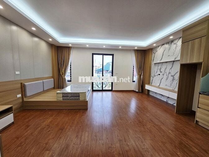 Nhờ các sale kết nối. Cho thuê căn hộ 690 Lạc Long Quân Tây Hồ