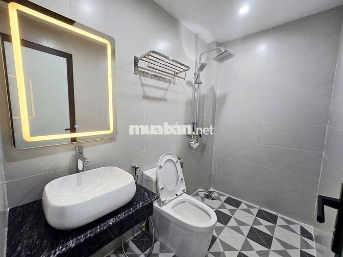 Nhờ các sale kết nối. Cho thuê căn hộ 690 Lạc Long Quân Tây Hồ