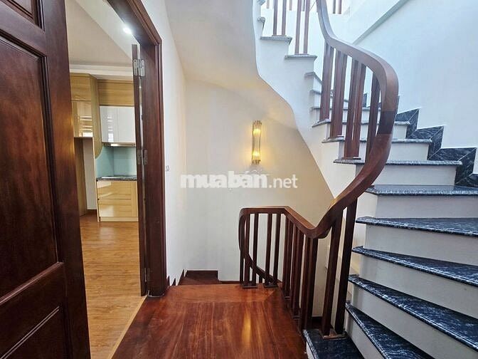 Nhờ các sale kết nối. Cho thuê căn hộ 690 Lạc Long Quân Tây Hồ