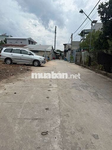 Ban đat phuong binh nham duong nguyen chi thanh vao 20m..xe tai chay