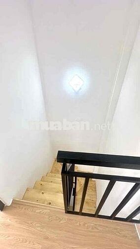 CÓ 2..9Ty CÓ NGAY NHÀ 3TẦNG NGAY KHUÔNG VIỆT DTSD60..m2 2PN-3VS