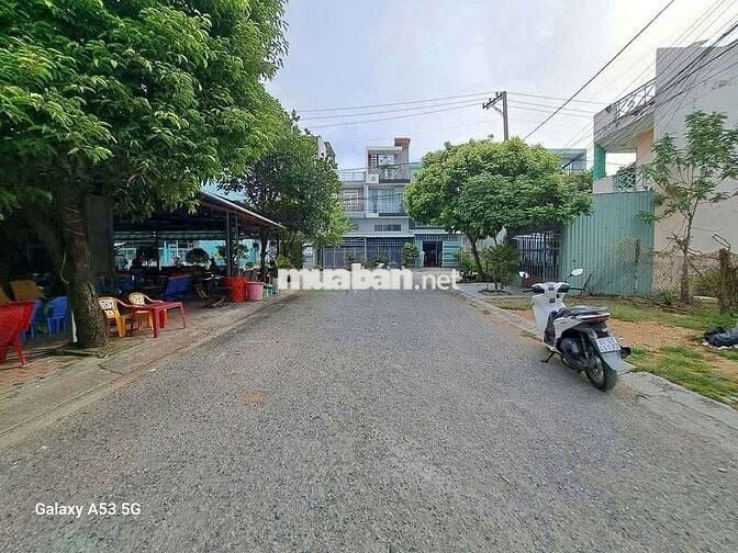 Bán đất KDC Bến Lức, 140m2/1,6 tỷ. Sổ sẵn. Em có nhận ký gửi nhà đất ạ