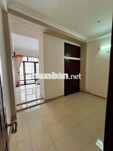 MB nhà NC 1 trệt 3 lầu rộng 90m2 ở mặt tiền Nguyễn Thái Bình