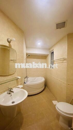 Cho thuê Hùng Vương Plaza P12. Q5, DT130m2, 3 PN, 3 WC,Giá 22 triệu