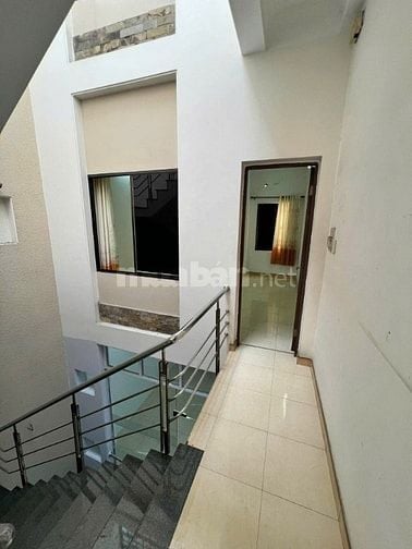 MT 425 Nguyễn Thái Bình. DT 4.2x18m, 4 tầng (7 phòng)