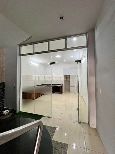 MT 425 Nguyễn Thái Bình. DT 4.2x18m, 4 tầng (7 phòng)