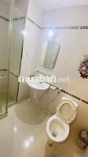 Cho thuê Hùng Vương Plaza P12. Q5, DT130m2, 3 PN, 3 WC,Giá 22 triệu