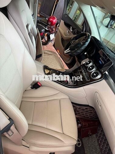 Mercedes Benz GLC 2022 200 4Matic - 37000 km