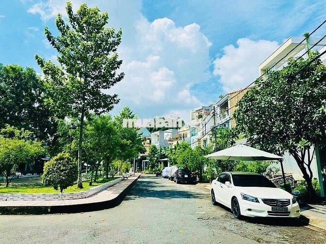 NHÀ ĐẸP 5X20, 3 LẦU 4PN 4WC, KDC HIM LAM TRƯỜNG THỌ, GẦN BẾN METRO