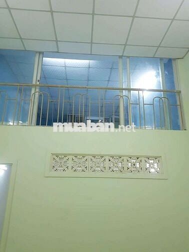 Nhà mới sơn sửa lại, cho thuê 1 trệt 1 lửng đúc 2pn kín 1wc