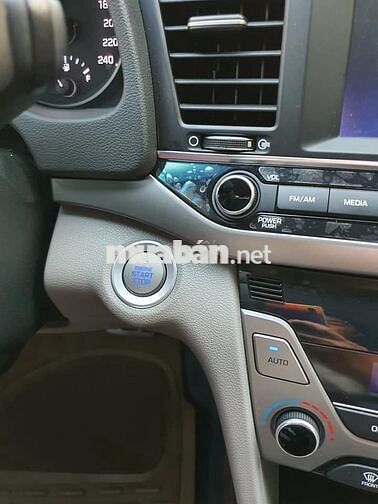 Hyundai Elantra 2.0 AT model 2018, màu trắng