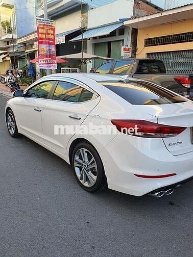 Hyundai Elantra 2.0 AT model 2018, màu trắng