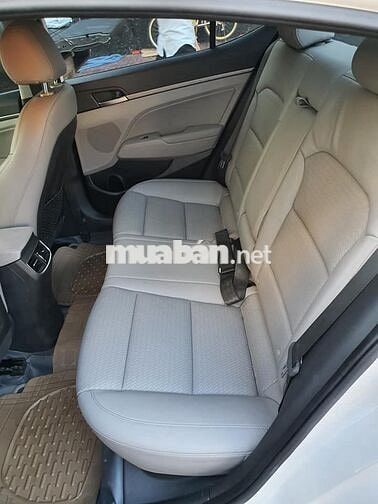Hyundai Elantra 2.0 AT model 2018, màu trắng