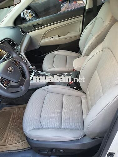 Hyundai Elantra 2.0 AT model 2018, màu trắng