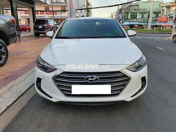 Hyundai Elantra 2.0 AT model 2018, màu trắng