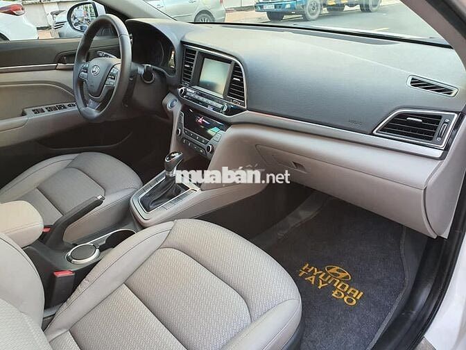 Hyundai Elantra 2.0 AT model 2018, màu trắng