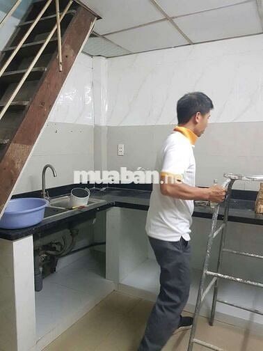 Nhà mới sơn sửa lại, cho thuê 1 trệt 1 lửng đúc 2pn kín 1wc