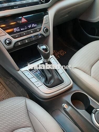 Hyundai Elantra 2.0 AT model 2018, màu trắng