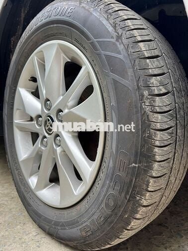 Mới 6.000 km - thật sự quá mới Innova E sàn 2019