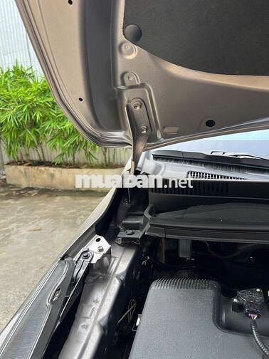 Mới 6.000 km - thật sự quá mới Innova E sàn 2019