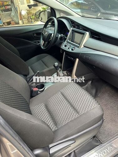 Mới 6.000 km - thật sự quá mới Innova E sàn 2019