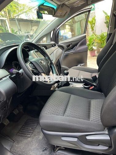 Mới 6.000 km - thật sự quá mới Innova E sàn 2019