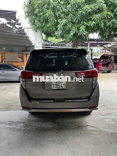 Mới 6.000 km - thật sự quá mới Innova E sàn 2019