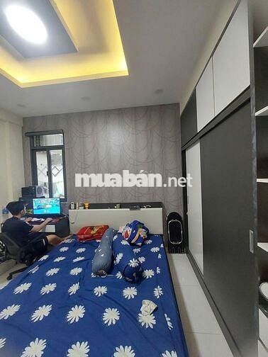 Em Phúc chuyên cho thuê Green river 3pn 2wc đầy đủ nội thất, kế Q5,10.