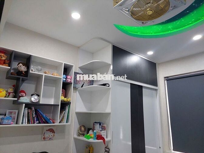 Em Phúc chuyên cho thuê Green river 3pn 2wc đầy đủ nội thất, kế Q5,10.