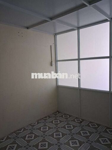 Nhà mặt tiền đường Nguyễn Chi Thanh sân vườn rộng , thoáng mát, 3tr