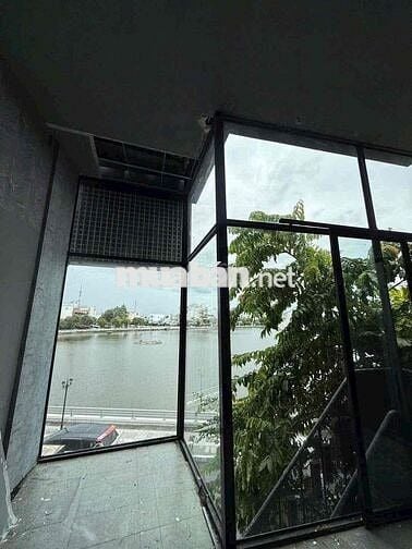 ❇️❇️ Nhà Thuê Trống Suốt Mặt tiền Bờ hồ Huỳnh Cương
