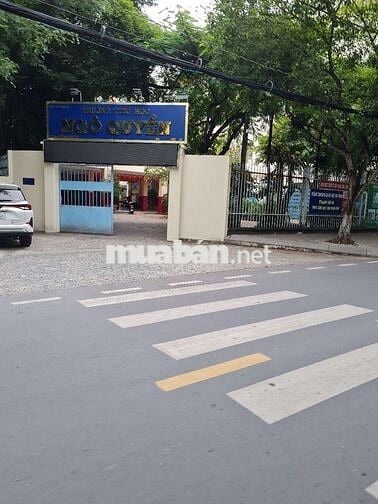 Sang Chỗ Bán Bánh Mì kèm xe inox ngay trường Ngô Quyền đông học sinh