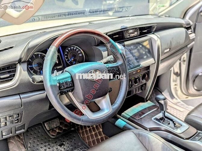 Fortuner 2.4G 4x2 AT – Máy dầu, số tự động, 1 cầu