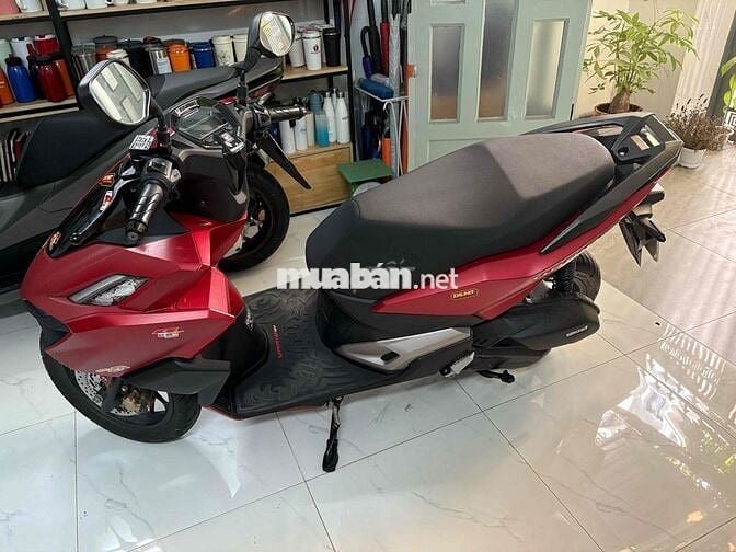 Xe Vario 160 ABS màu đỏ, Nhà sử dụng, đi ít