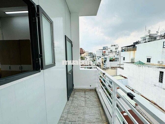 Cho thuê gấp căn hộ siêu đẹp có bancon rộng vị trí trung tâm Phú Nhuân