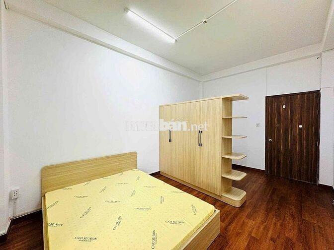 Cho thuê gấp căn hộ siêu đẹp có bancon rộng vị trí trung tâm Phú Nhuân
