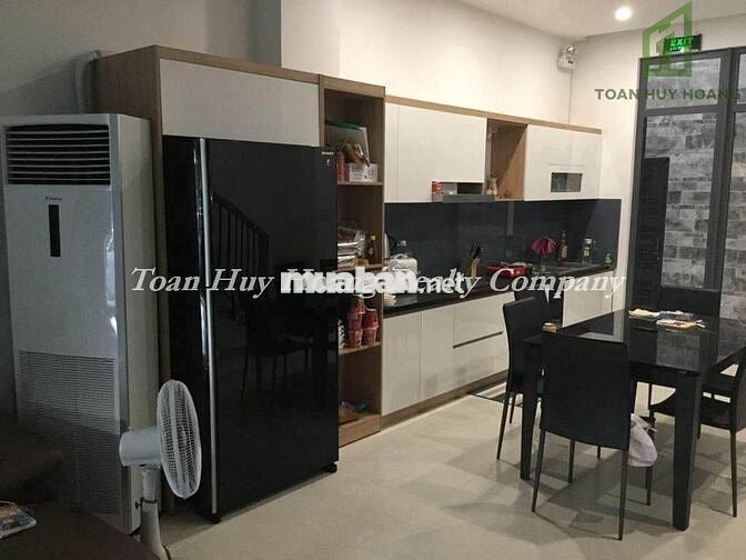Nhà đẹp 3 tầng gần đường Phạm Văn Đồng 4PN khép kín hiện đại