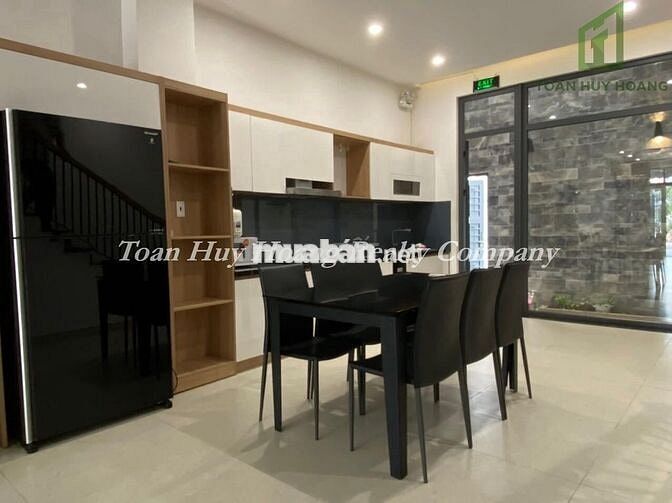 Nhà đẹp 3 tầng gần đường Phạm Văn Đồng 4PN khép kín hiện đại