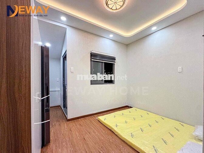 STUDIO BAN CÔNG NỘI THẤT CAO CẤP KẾ BÊN ĐẦM SEN